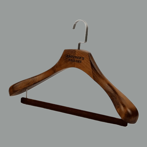 100 Adet Premium Ahşap Ceviz Renk Kalın Omuz Formlu Ceket Askısı Lazer Logo Tasarımlı